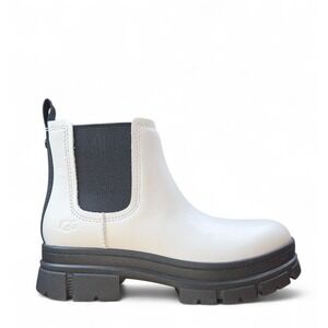 UGG Chelsea Leather Boots Womens Size 7 White Black Lug Sole Waterproof Ashton